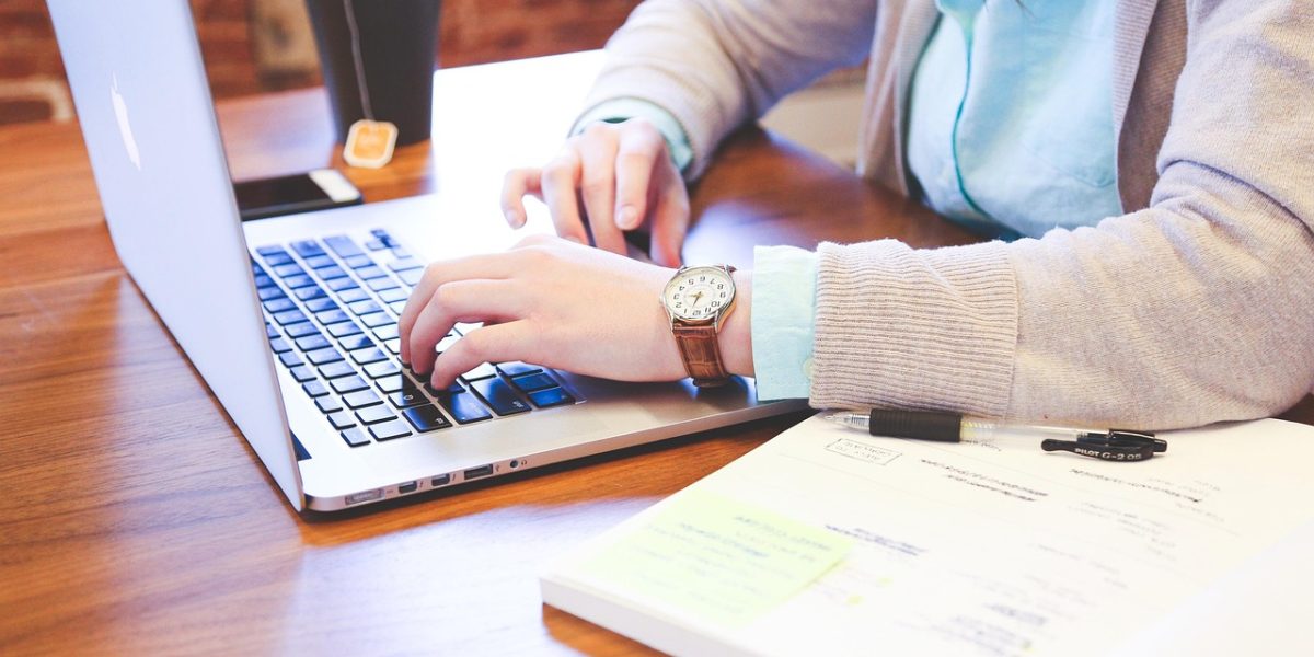 This article explains how to evaluate data analytics courses so you — as a learner, founder, hiring manager, or investor — can pick programs that lead to real j...