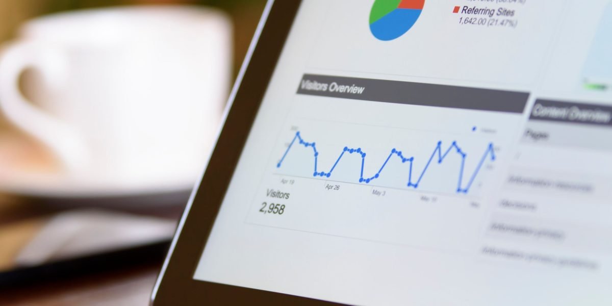 This article explains why data analysis software is essential for startups and investors who must turn overwhelming information into clear, actionable signals....