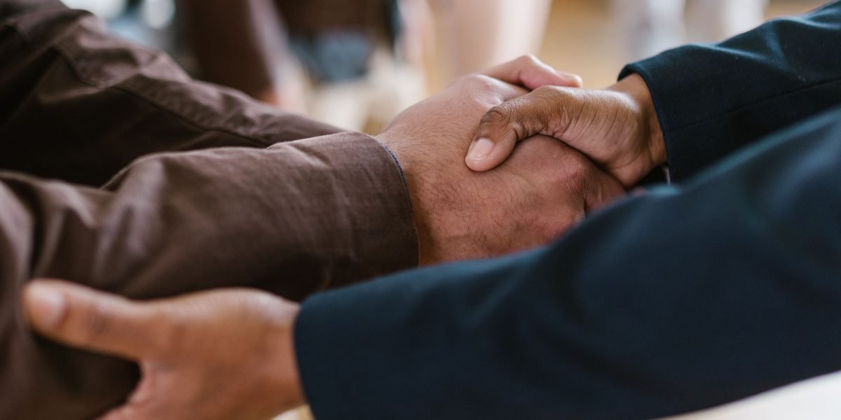 This article explains the practical differences between angel investors and venture capitalists so founders can pick the right funding path. It covers who angel...