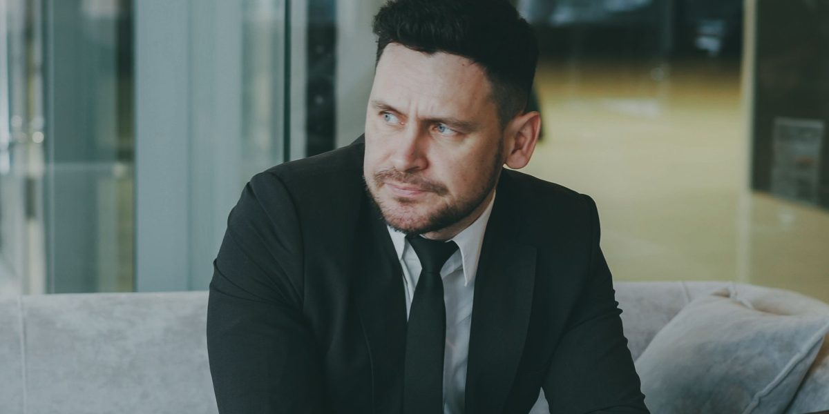 A person deeply focused, making a strategic business decision, symbolizing the importance of understanding new AI trends.